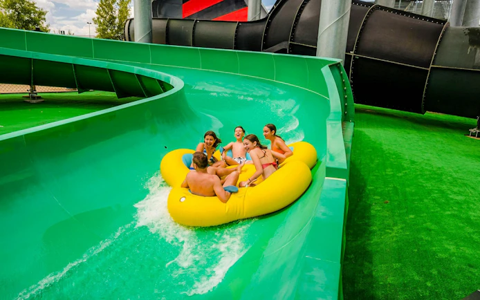 Group enjoying a water slide ride at Parque Warner Beach.