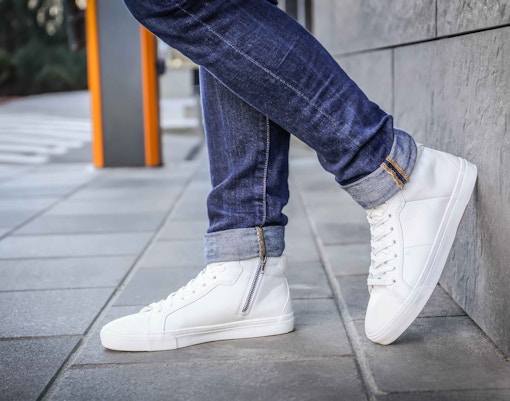 Jeans and white sneakers on a sidewalk near Harry Potter Studio.
