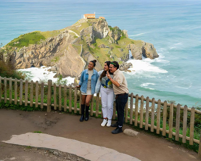 From San Sebastian: Gaztelugatxe & Guernica Tour