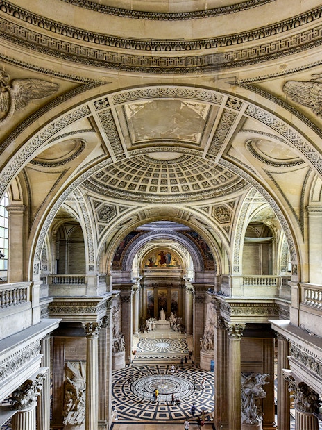 Paris Pantheon main hall with ornate arches and detailed ceiling.