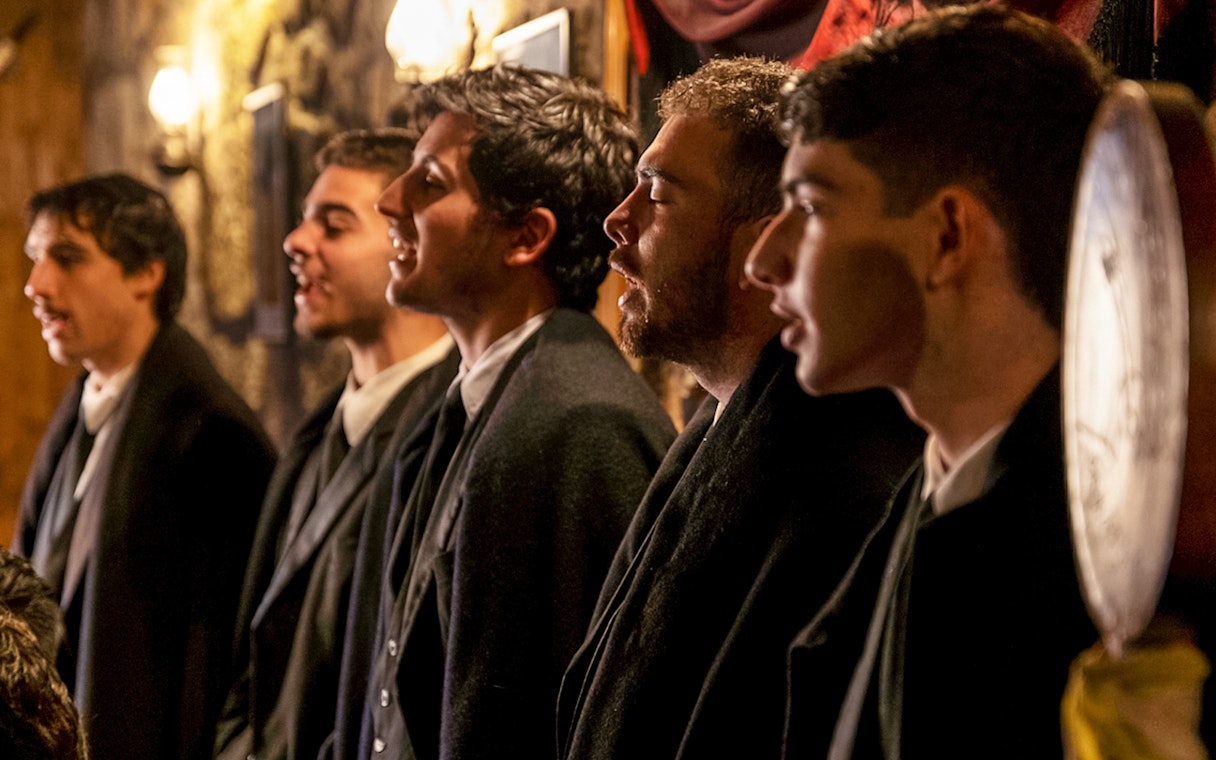 Singers performing at an intimate Fado show at Fado Maior.