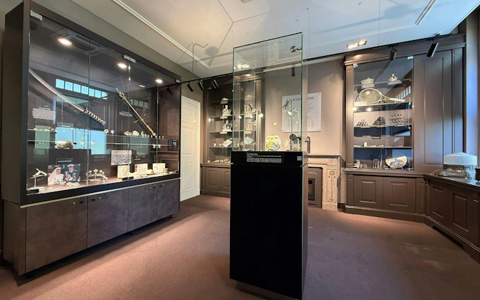 Exhibit of diamond artifacts at Stichting Diamant Museum Amsterdam.
