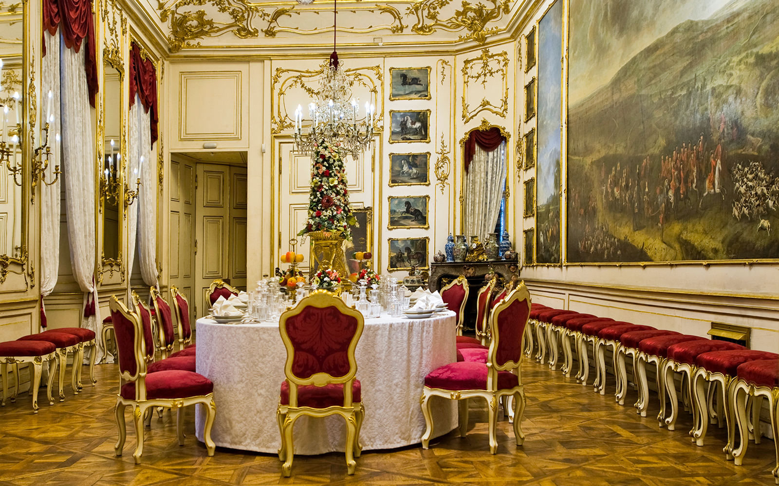 Marie Antoinette’s room at Schönbrunn Palace with ornate decor and dining table.