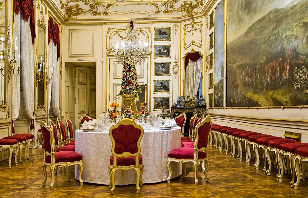Marie Antoinette’s room at Schönbrunn Palace with ornate decor and dining table.