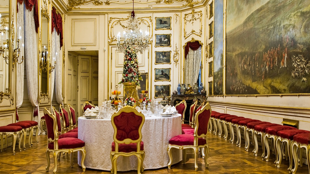 Marie Antoinette’s room at Schönbrunn Palace with ornate decor and dining table.