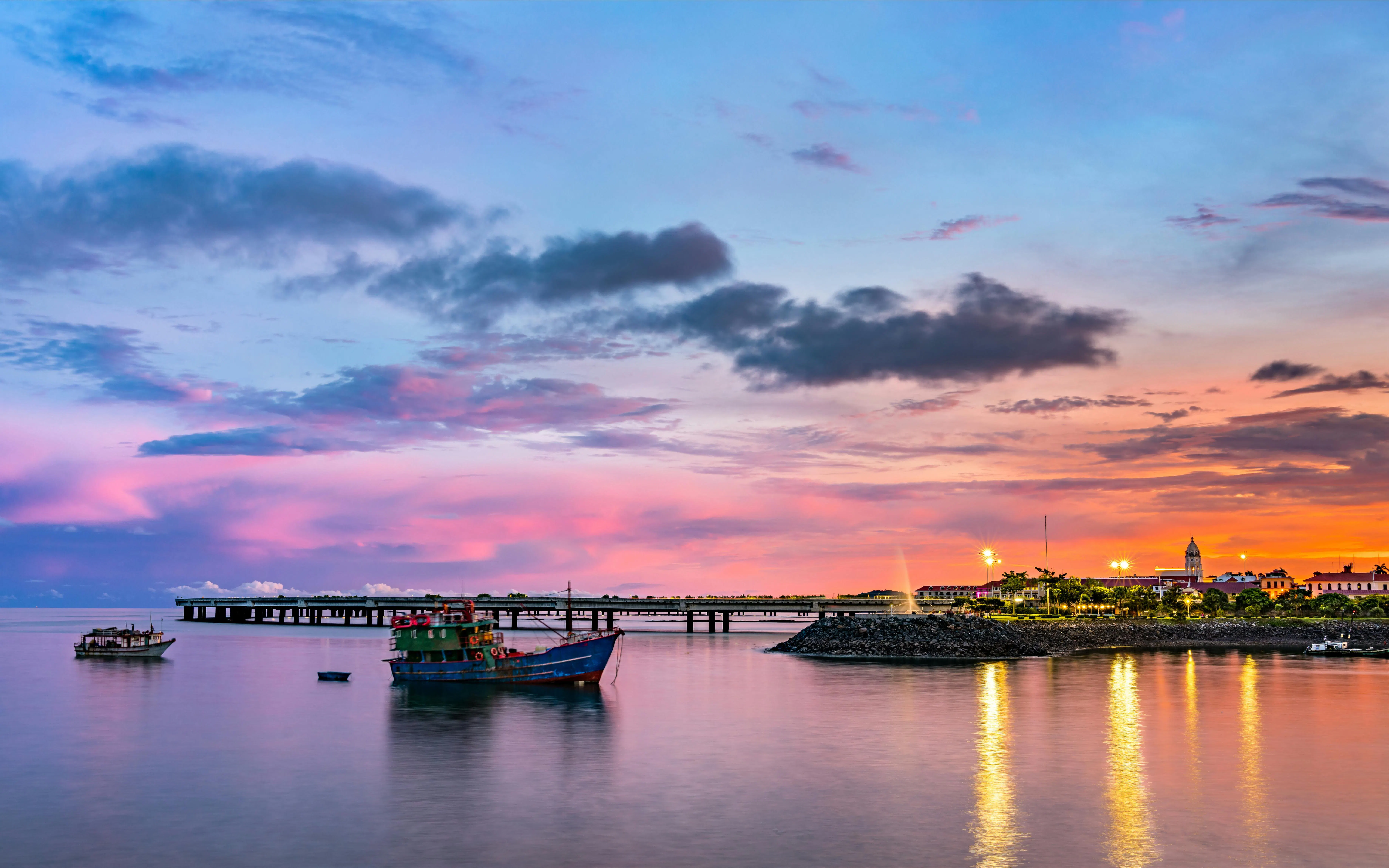 Panama City Night Tour with Hotel Transfers: Amador Causeway & Casco Viejo Image 2