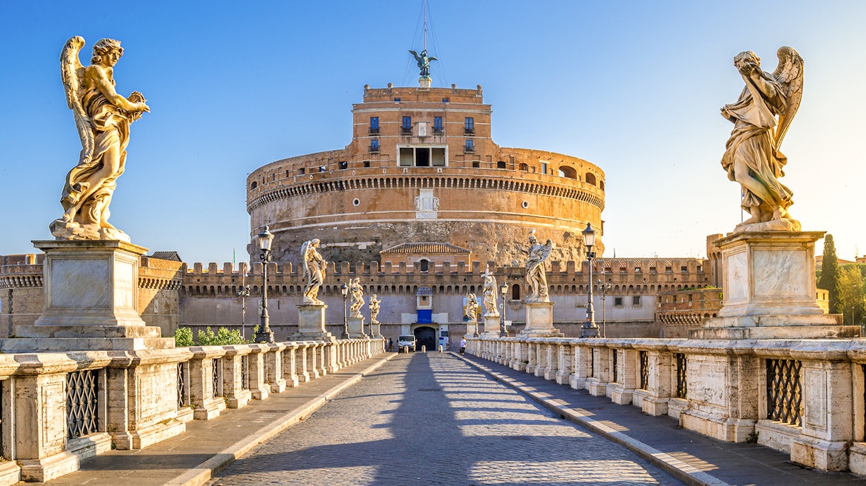 https://cdn-imgix.headout.com/media/images/52fb94e126bf311eebd18e20d36f913e-_Castel-Sant-Angelo-hero.jpg?auto=format&w=1058.3999999999999&h=540&q=90&fit=crop&crop=faces