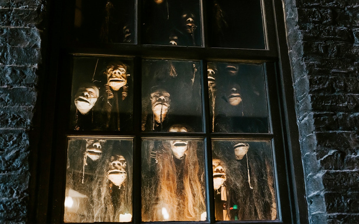 Shrunken heads in a window at The Wizarding World of Harry Potter, Diagon Alley, Orlando.
