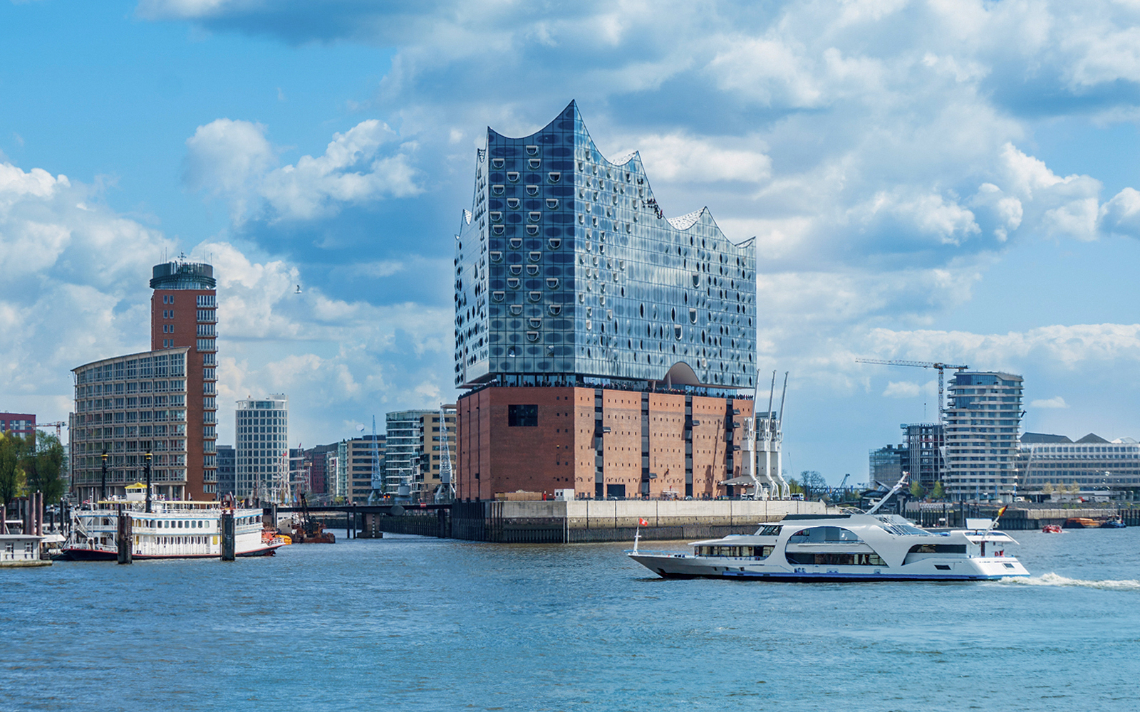 Hamburg: Elbphilharmonie Guided Tour with Access to the Plaza