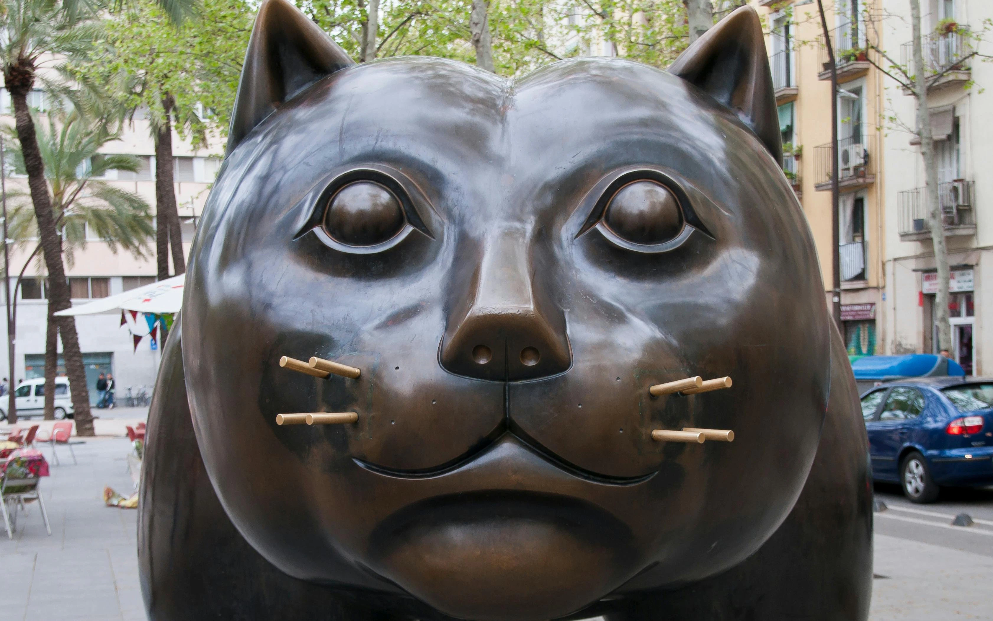 Rambla del Raval beside Botero’s cat in late afternoon