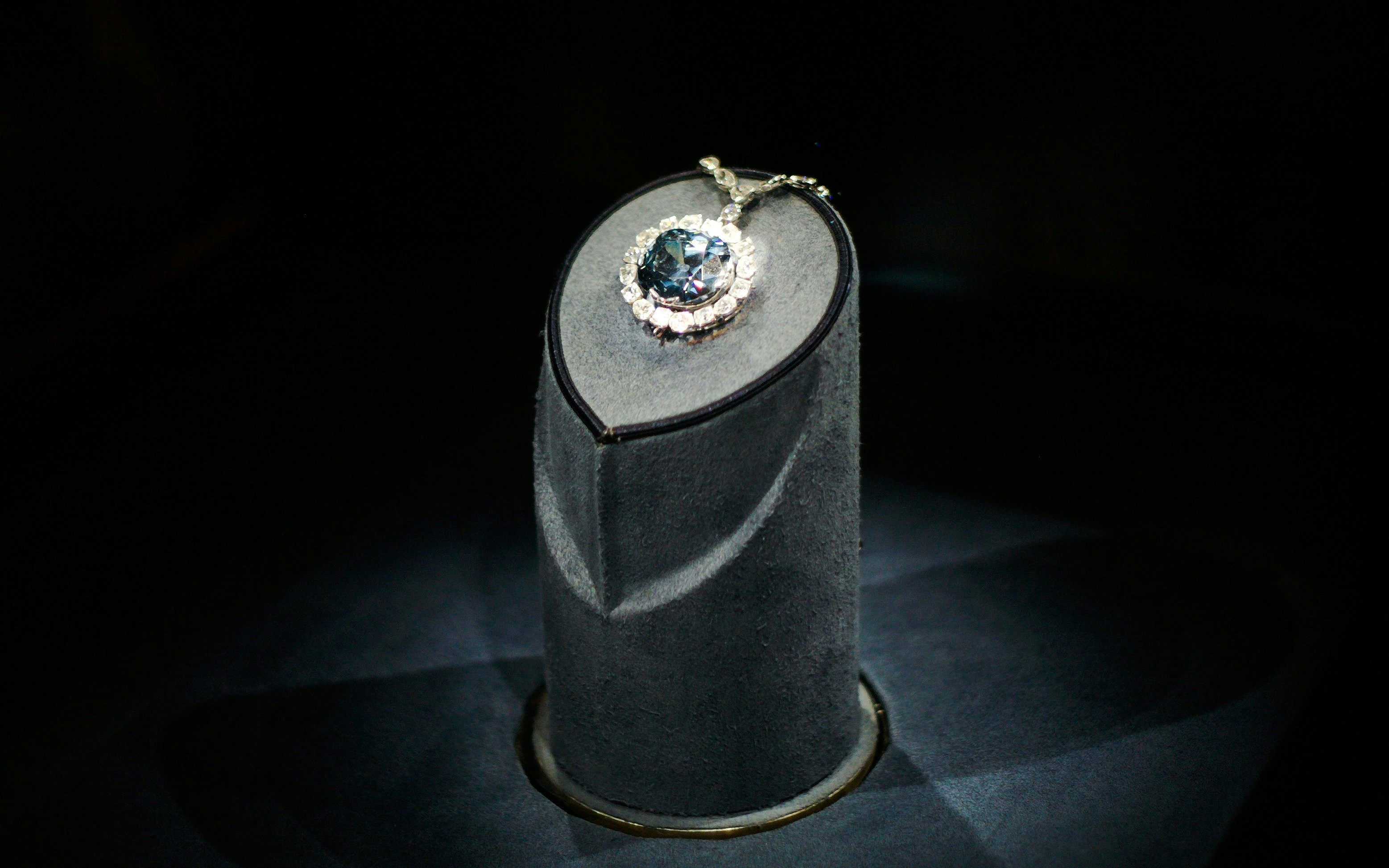 Hope Diamond on display at Smithsonian National Museum of Natural History.
