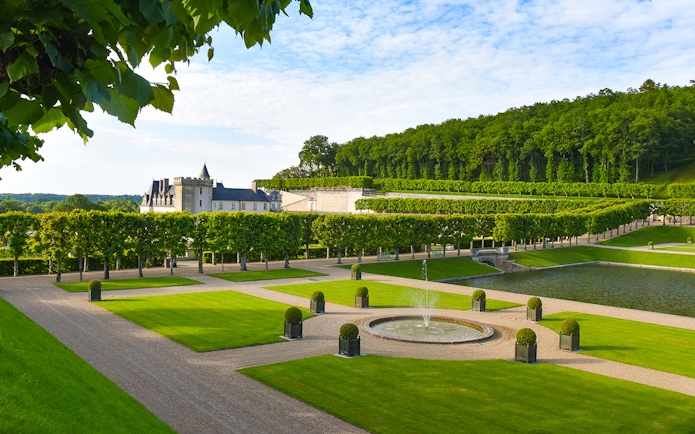 Water Garden at Château of Villandry with fountain and manicured hedges.