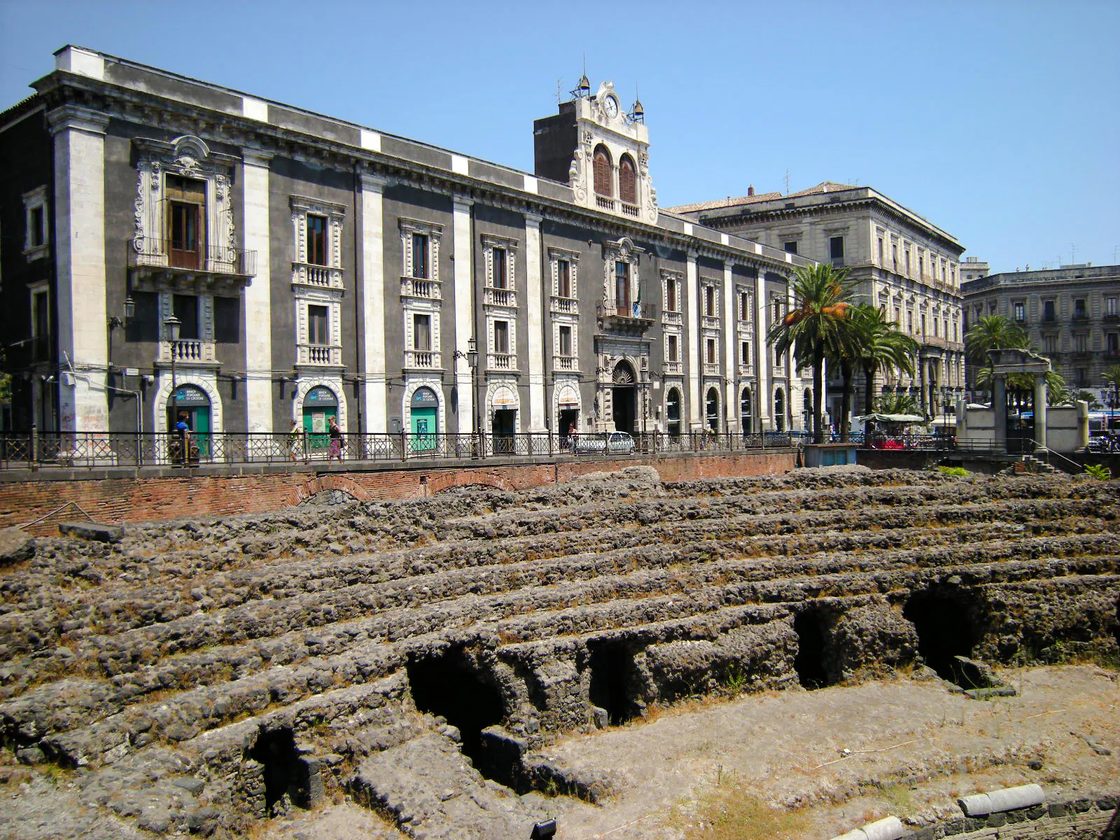tour in autobus hop-on hop-off da catania ad acicastello e acitrezza-7