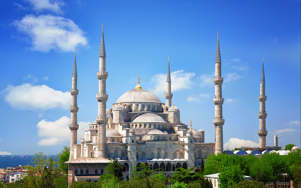 Blue Mosque with minarets against a clear sky in Istanbul, Turkey.