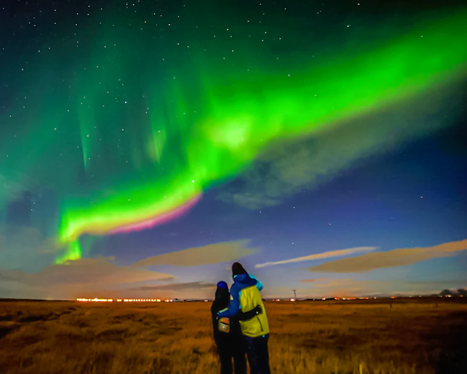 Northern Lights Small-Group Tour with Aurora Reykjavik Centre Entry