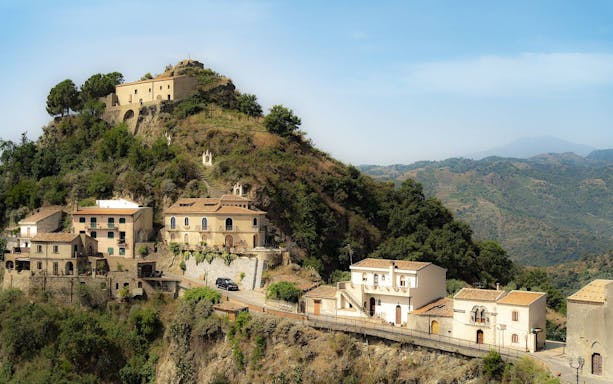 Hilltop village in Sicily with vintage car on The Godfather Tour from Catania.