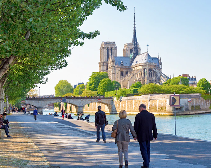 Paris in a Day: Louvre, Notre-Dame, Sainte-Chapelle & Conciergerie