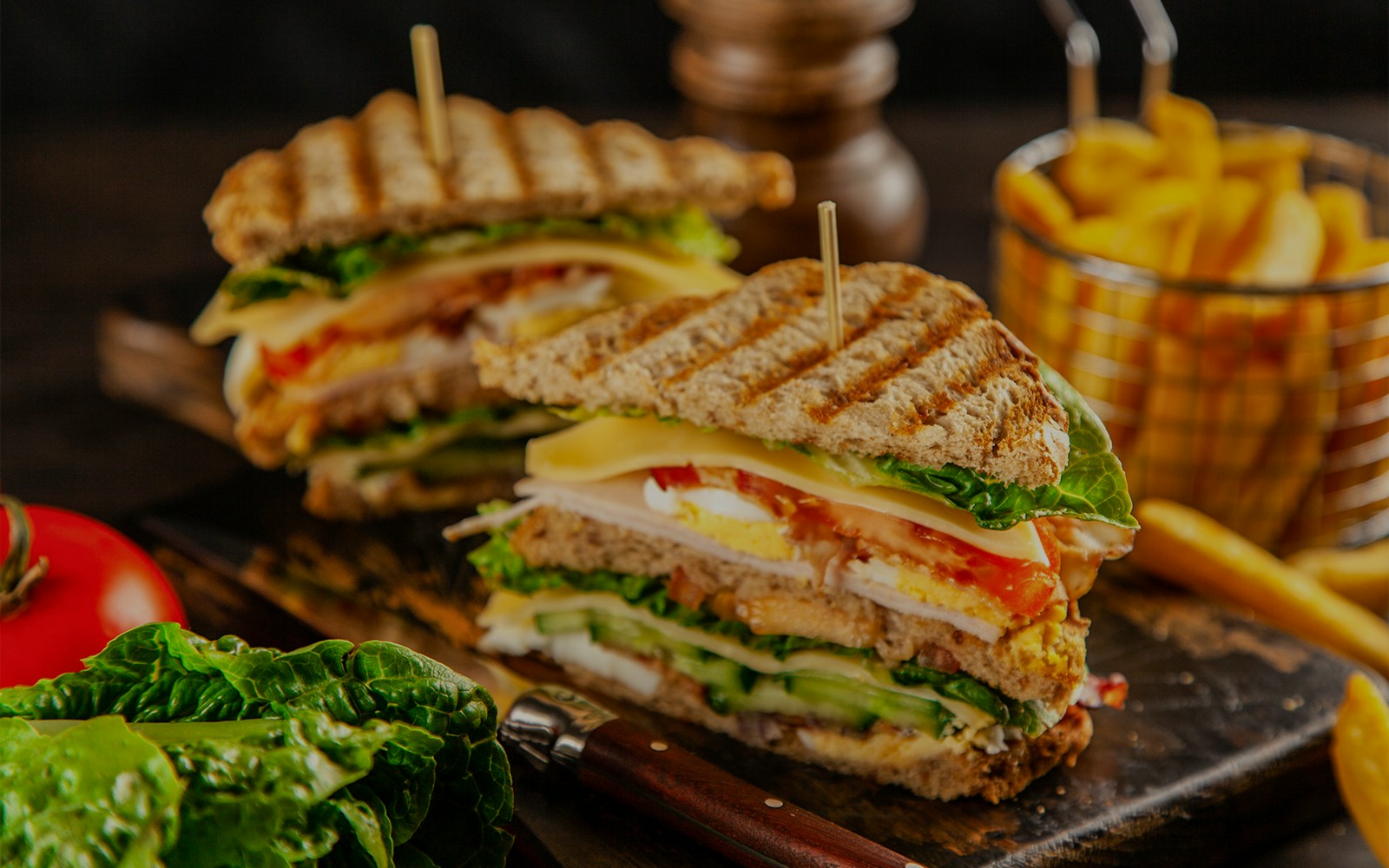 Dining area at Rotterdam Zoo with tables set among lush greenery.