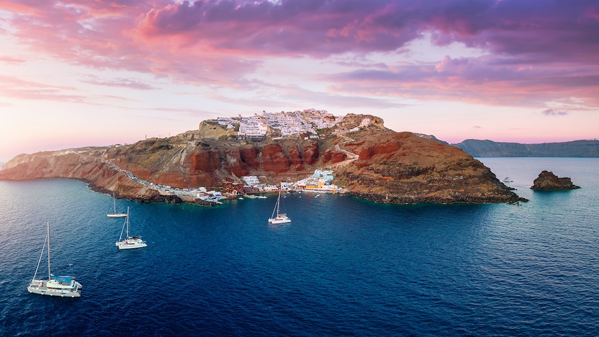 Ammoudi Bay with sailboats and volcanic cliffs, Santorini, Greece.