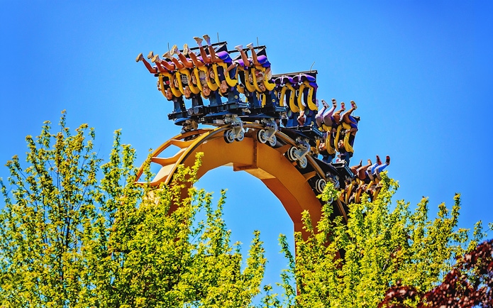 Riders upside down on BATMAN™ The Ride roller coaster at Six Flags Great America.