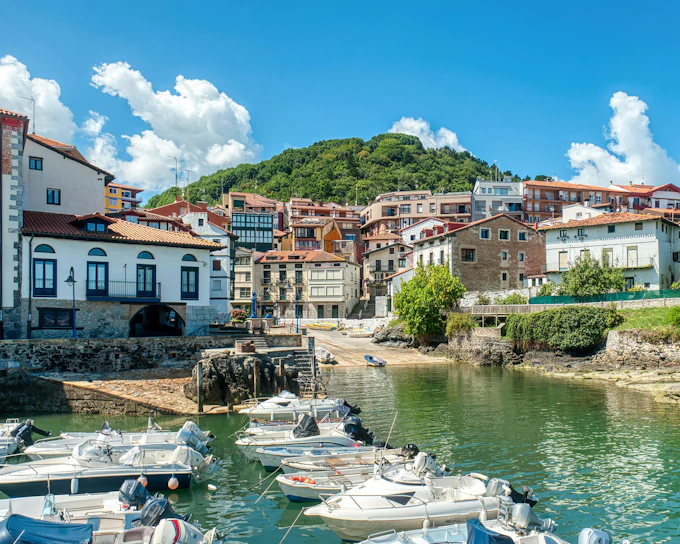 From Bilbao: Gaztelugatxe, Mundaka & Guernica Tour