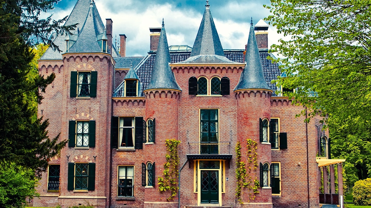 Keukenhof Castle in Holland with brick facade and conical towers.