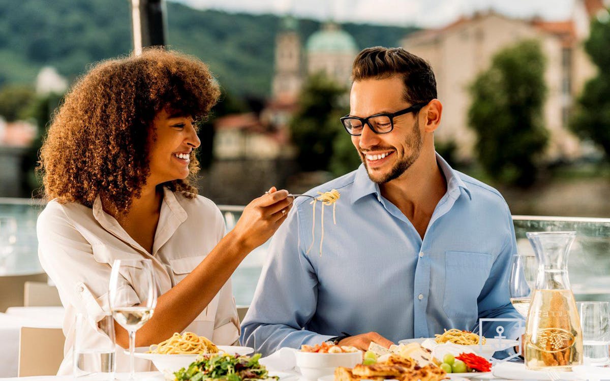 crociera a praga con cena deluxe di 3 ore su una barca aperta con vetrate e musica dal vivo-6 crociera a praga con cena deluxe di 3 ore su una barca aperta con vetrate e musica dal vivo-6