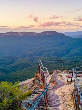 Blue Mountains lookout at sunset with scenic valley view, Sydney to Blue Mountain Tours.