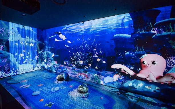 Interactive underwater exhibit at Aqua Planet 63 with animated sea creatures.