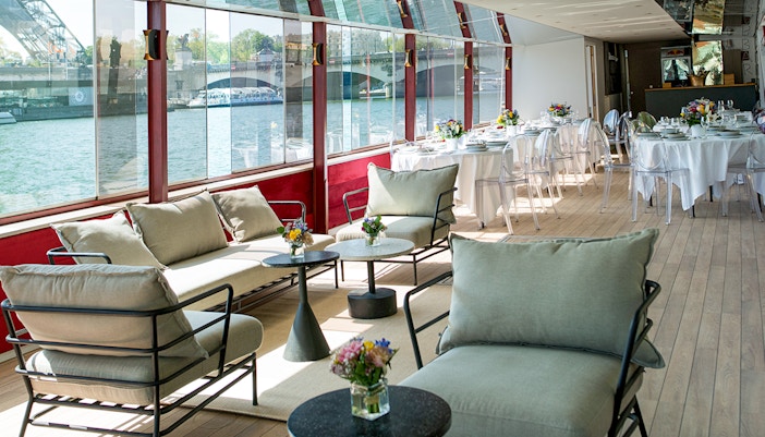 THEO Boat dinner cruise in Paris