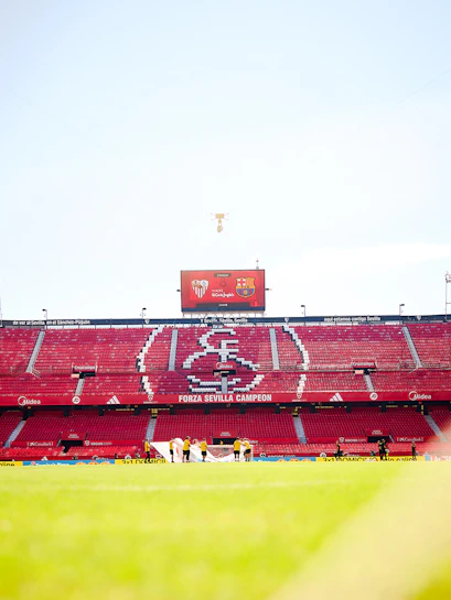 Ramón Sánchez Pizjuán Stadium with Sevilla FC and Barcelona logos on screen.