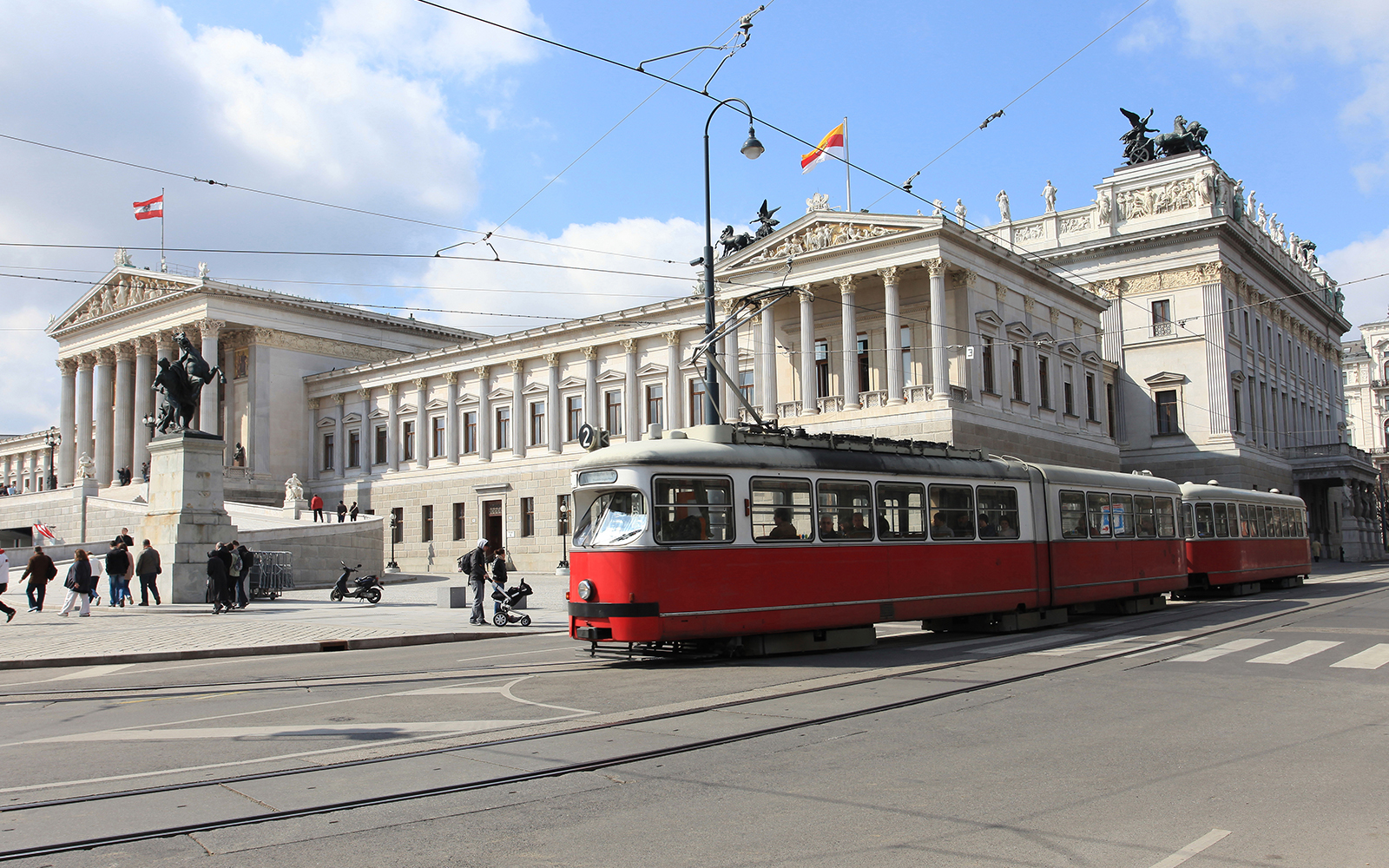 By Public Transport - Imperial Treasury Vienna