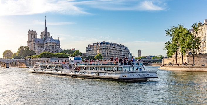 Bateaux Mouches Cruises
