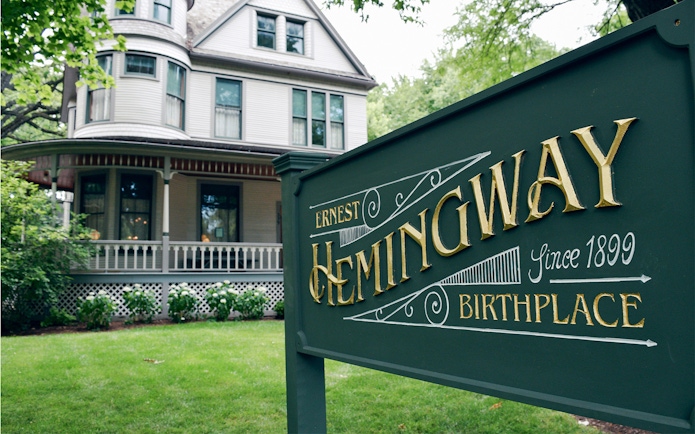 Ernest Hemingway Birthplace in Chicago with historic house in background.