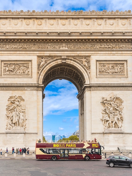Big Bus tour passing by the Arc de Triomphe in Paris.