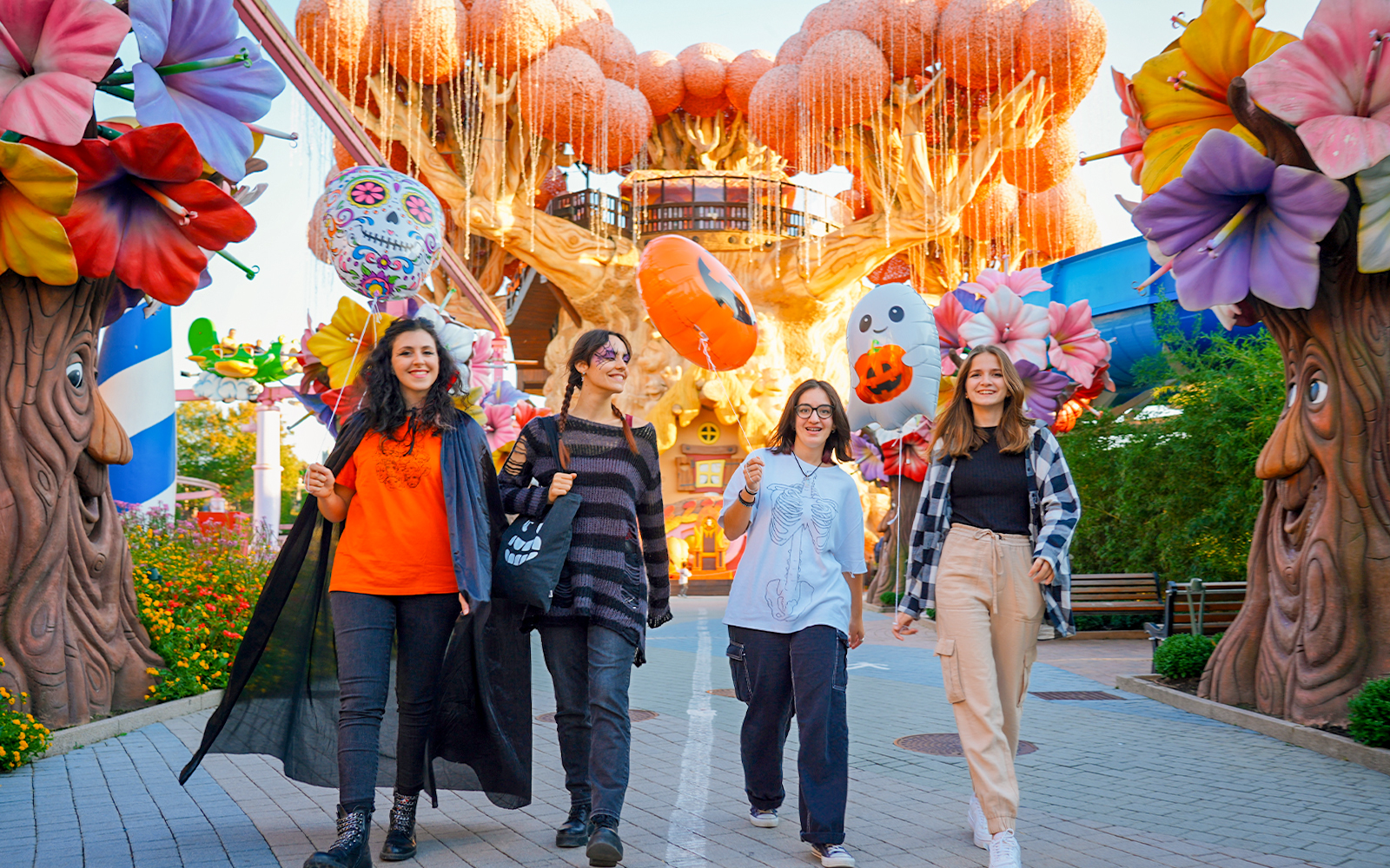 Gardaland Verona - Halloween - visitors entering the park