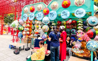 atelier de pictură pe pălării conice în orașul ho chi minh-4