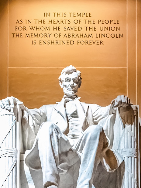 Abraham Lincoln statue inside the Lincoln Memorial, Washington DC.