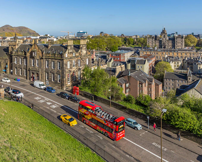 Edinburgh: Royal Attractions Tickets + 48-Hour Hop-On Hop-Off Bus Tour