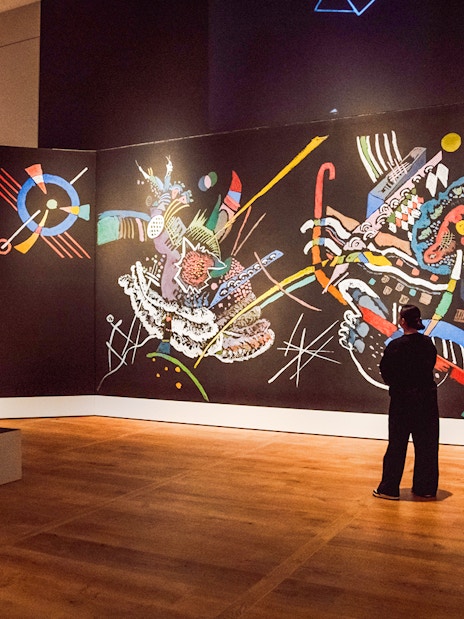 Guests viewing abstract art inside the Hart Museum of Amsterdam.