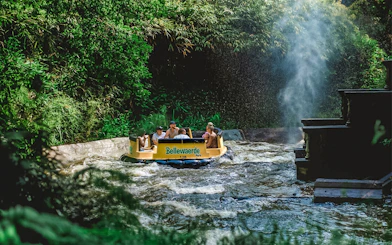 Visitors on a raft at Bengal Rapid River Ride, Bellewaerde Christmas Park, surrounded by festive decorations.