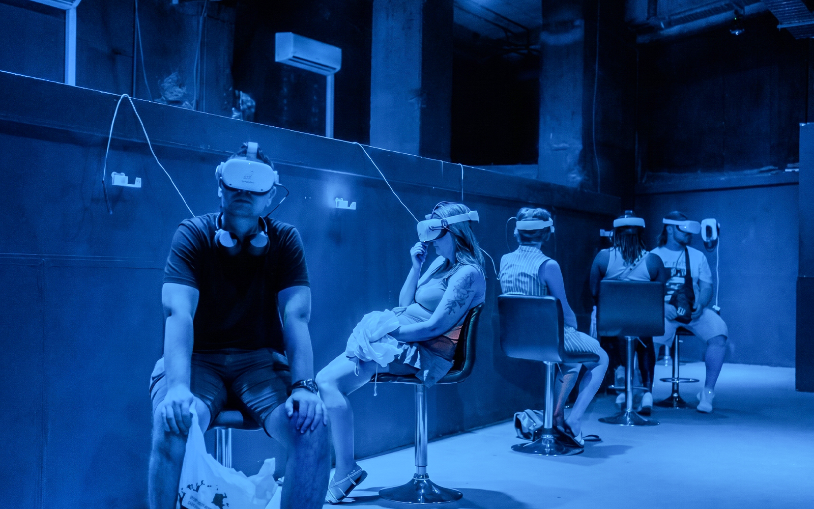 Visitors experiencing virtual reality at Jules Verne 200: Le Voyage immersif exhibit.