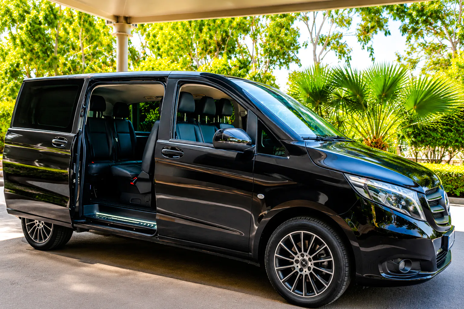 Private van for Marrakech Moroccan hammam and massage tour pickup.