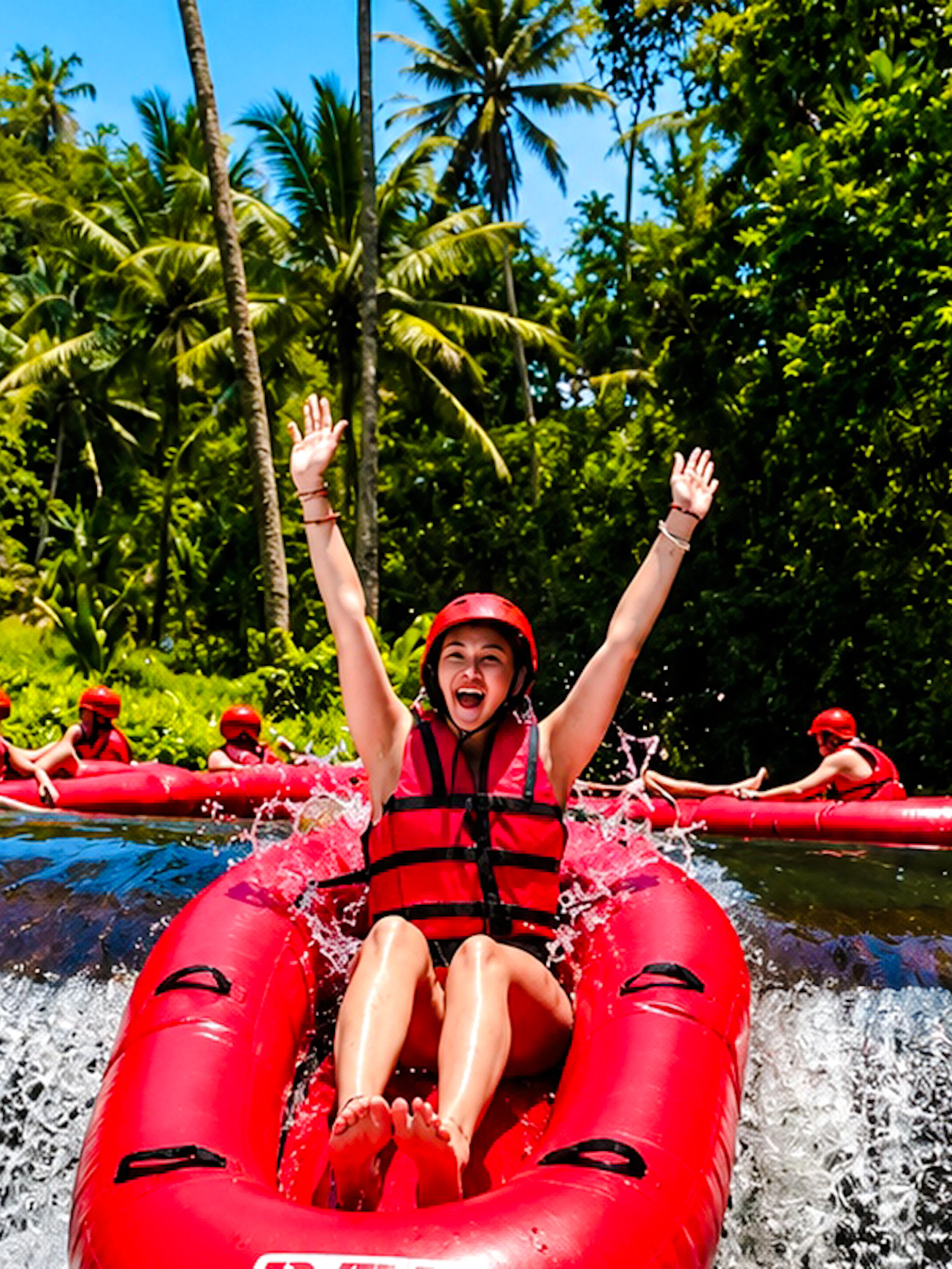 river tubing in ubud mit wasserfall und dschungel-canyon-1