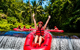 river tubing in ubud mit wasserfall und dschungel-canyon-1