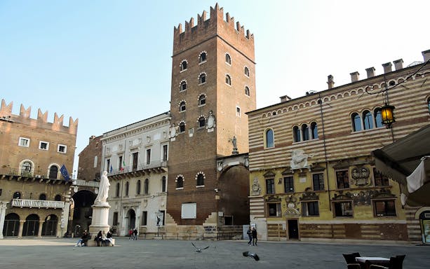 Verona city square with medieval buildings and statue, seen on a guided tour from Lake Garda.