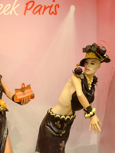 Mannequins in chocolate-themed fashion at Chocolate Museum Paris exhibit.