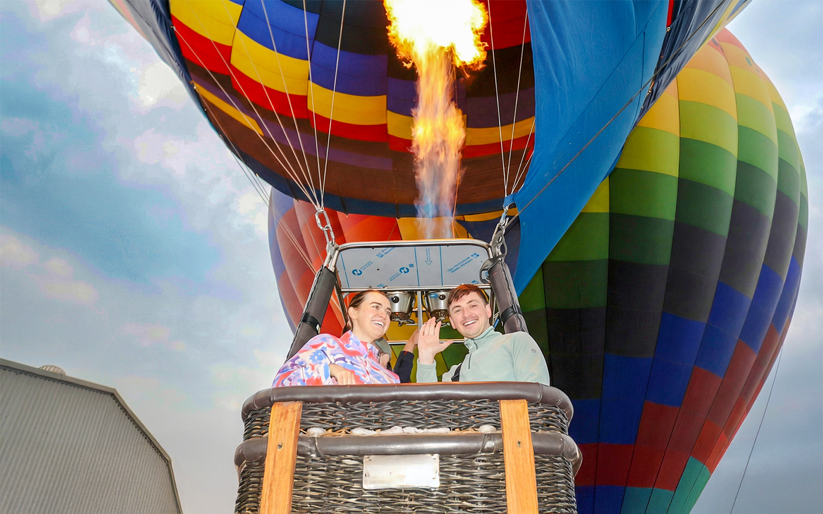 Hot air balloon ride with passengers near Teotihuacán.