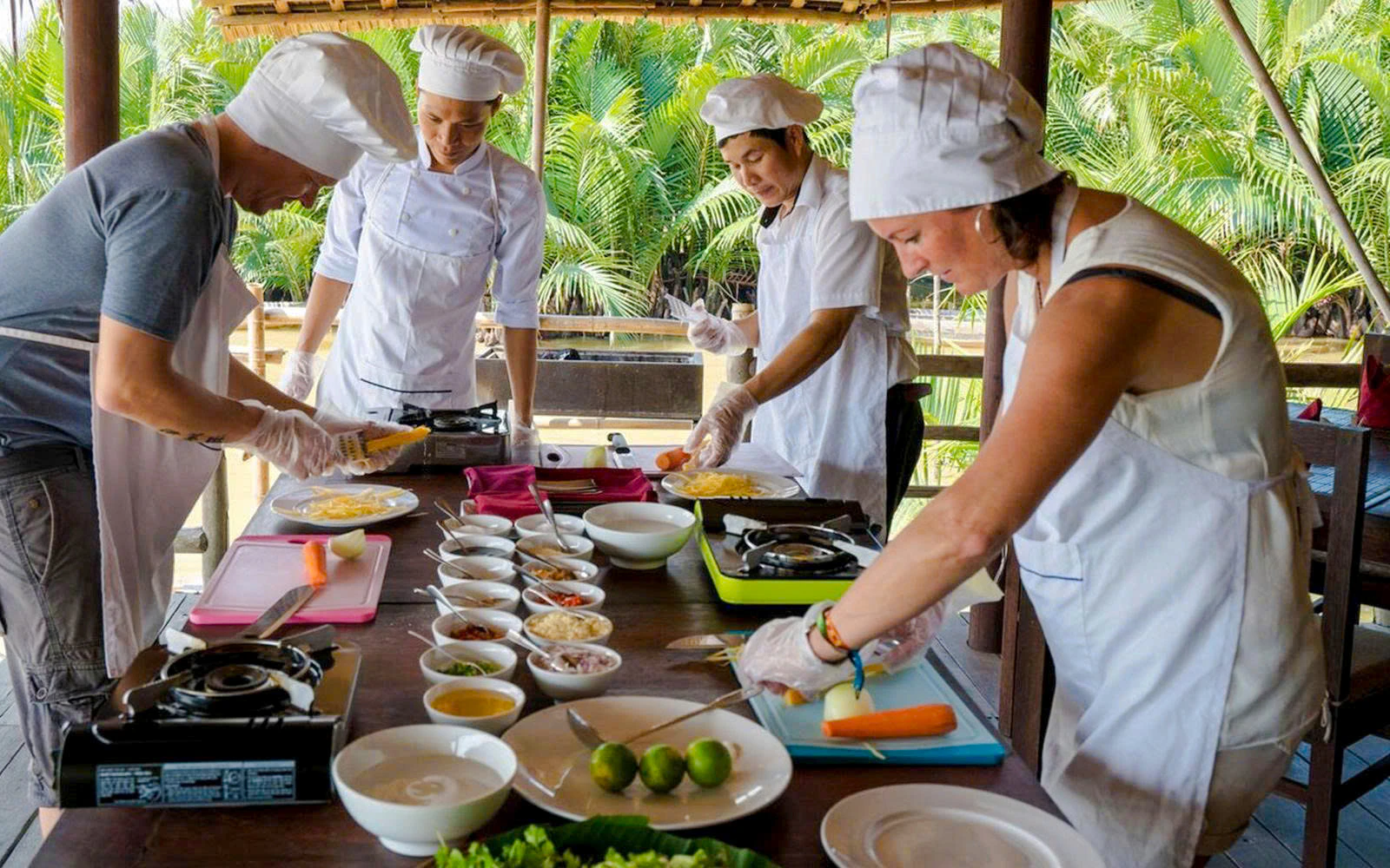 Hoi An Cooking Class with Tra Que Vegetable Village Visit