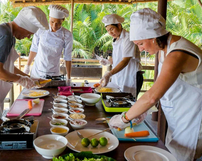 Hoi An Cooking Class with Tra Que Vegetable Village Visit